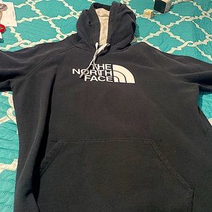 Woman’s north face hood size class but fits like a large